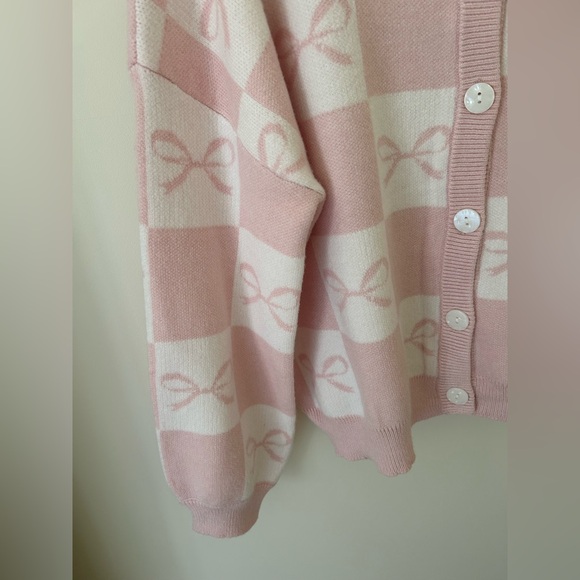 Sincerely Jules Baby Pink and White Knit Bow Cardigan
Size: Small
NWT - Picture 7 of 15